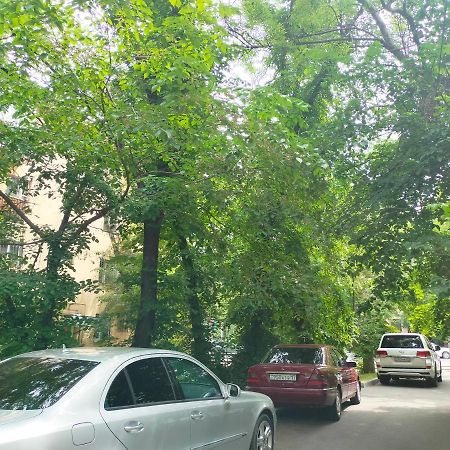 Квартира Рядом Арбата, Гоголя 92 Almati Kültér fotó