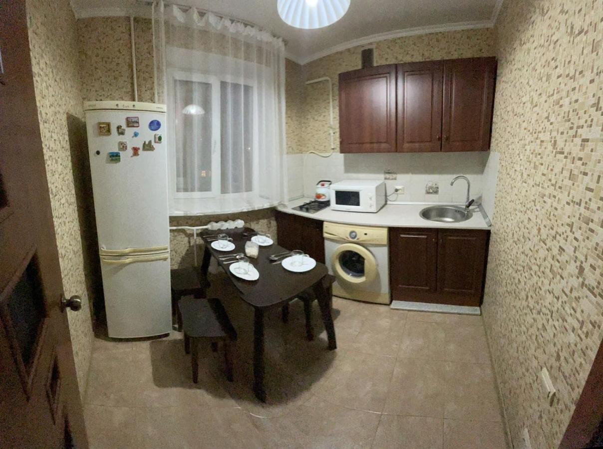 Квартира Рядом Арбата, Гоголя 92 Almati Kültér fotó